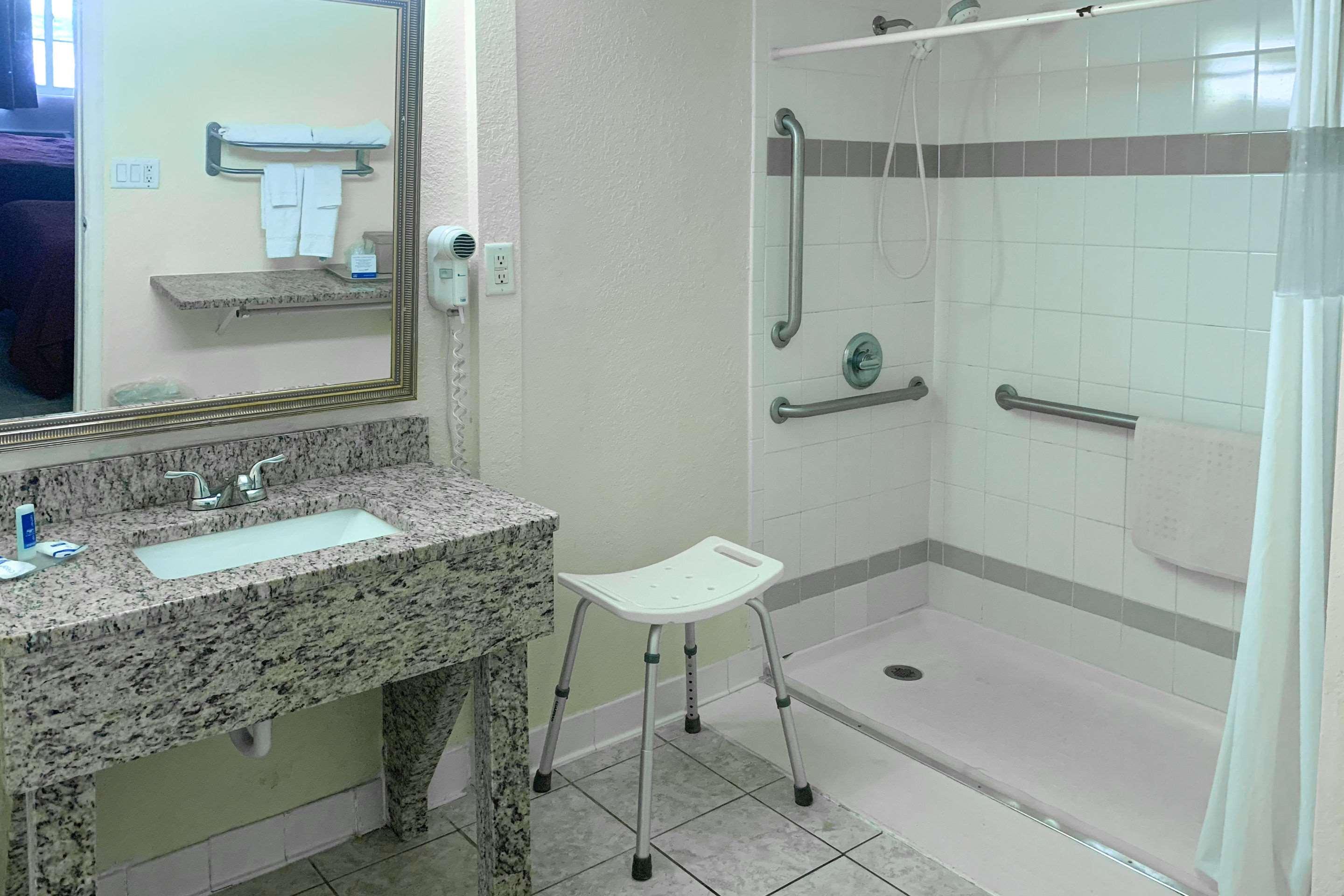 Rodeway Inn Gainesville - University Area Zewnętrze zdjęcie
